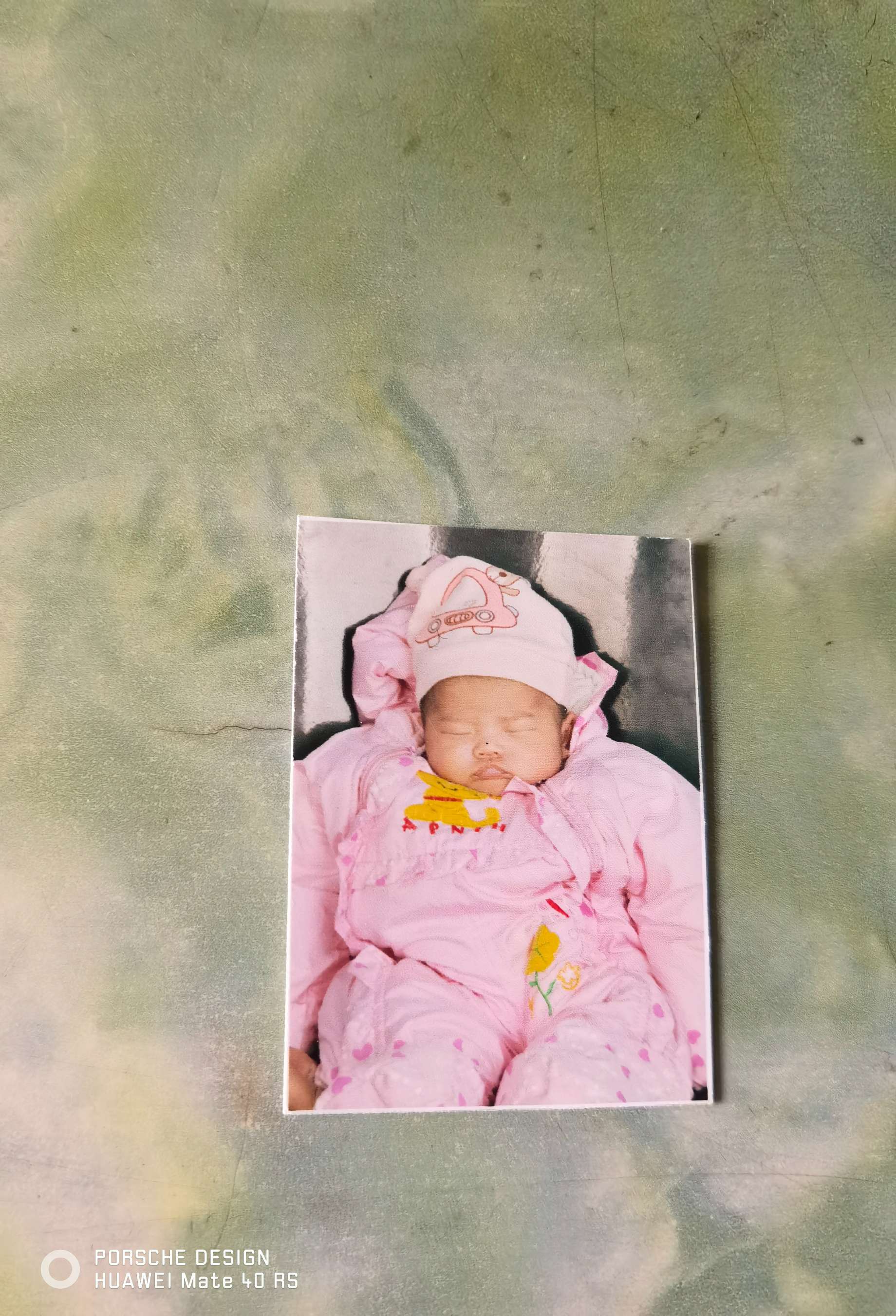 想找到亲生父母 - 卢宣伊